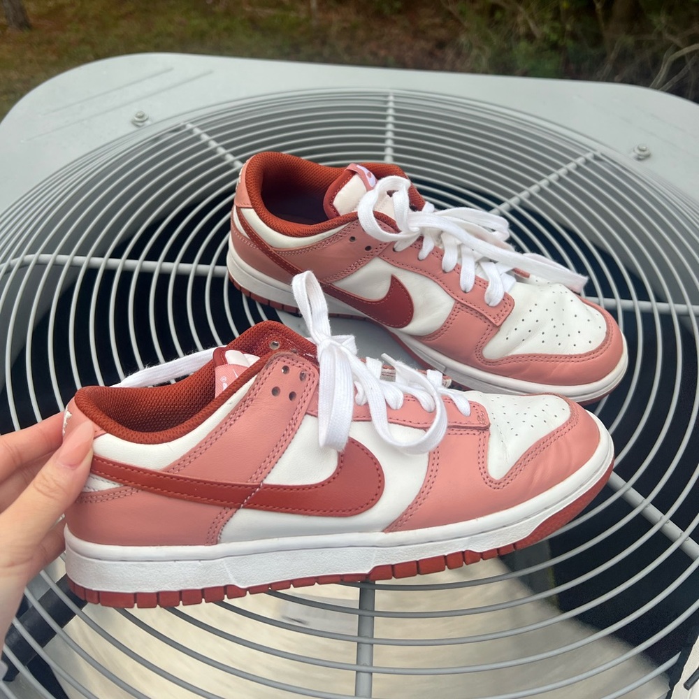 NIKE Dunk Lows - Stardust